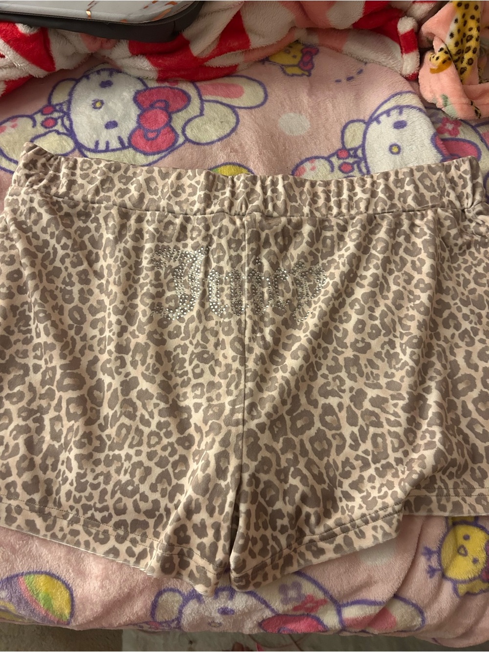 3 Piece Set Juicy Couture Beige Leopard Zip Hoodie with Matching Shorts and Tank - Picture 6 of 7